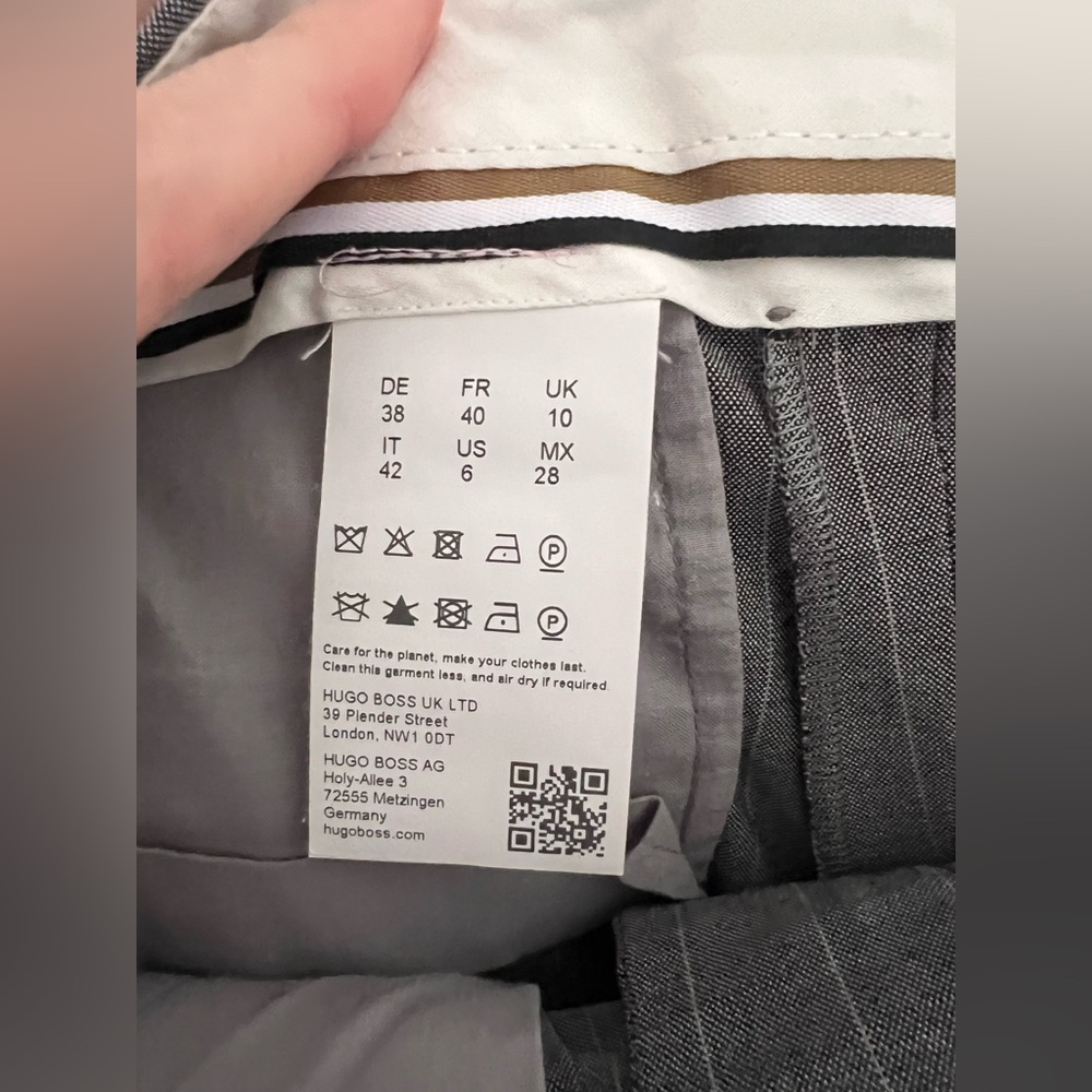 HUGO BOSS Charcoal Pinstripe Pants Trousers $348 retail size 6 100% virgin wool - Picture 5 of 6